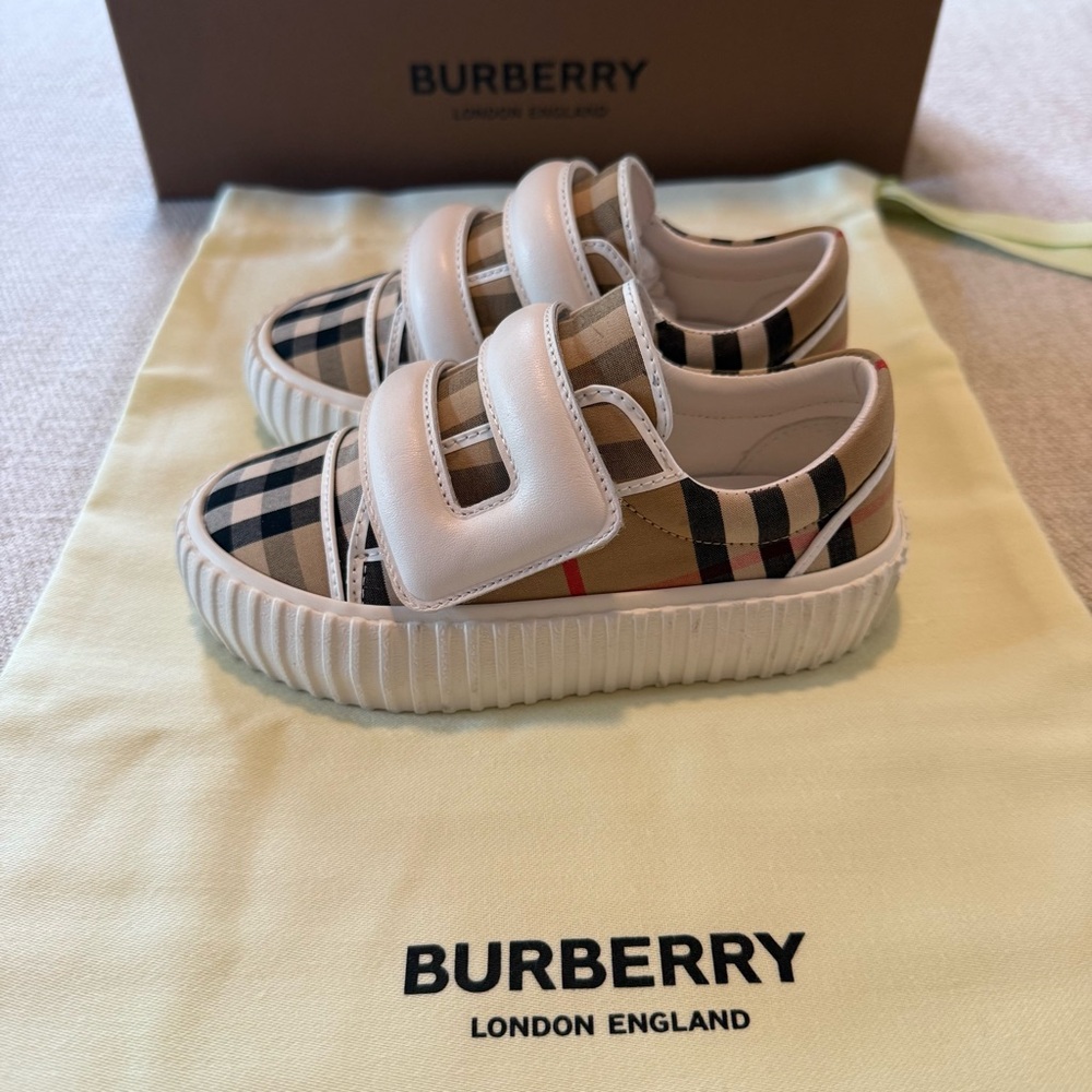 Burberry Kids Shoes Size EUR 26 - Picture 4 of 9